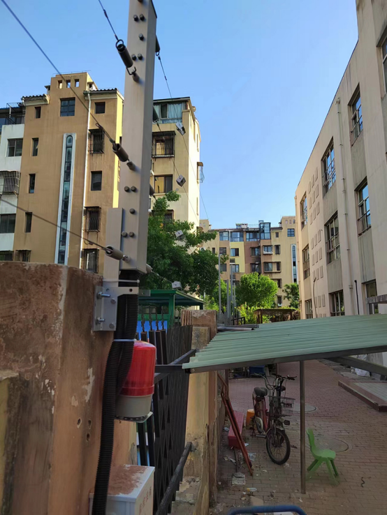 學校安裝電子圍欄的必要性,學生翻墻外出感染